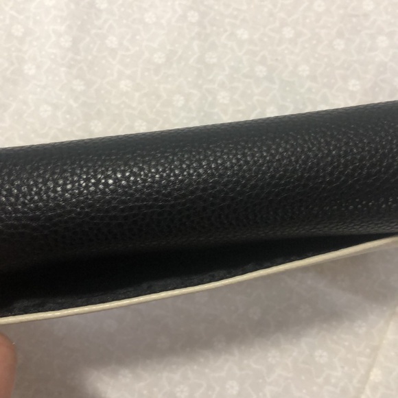 Liz Claiborne Two Tone Wallet - Picture 7 of 15